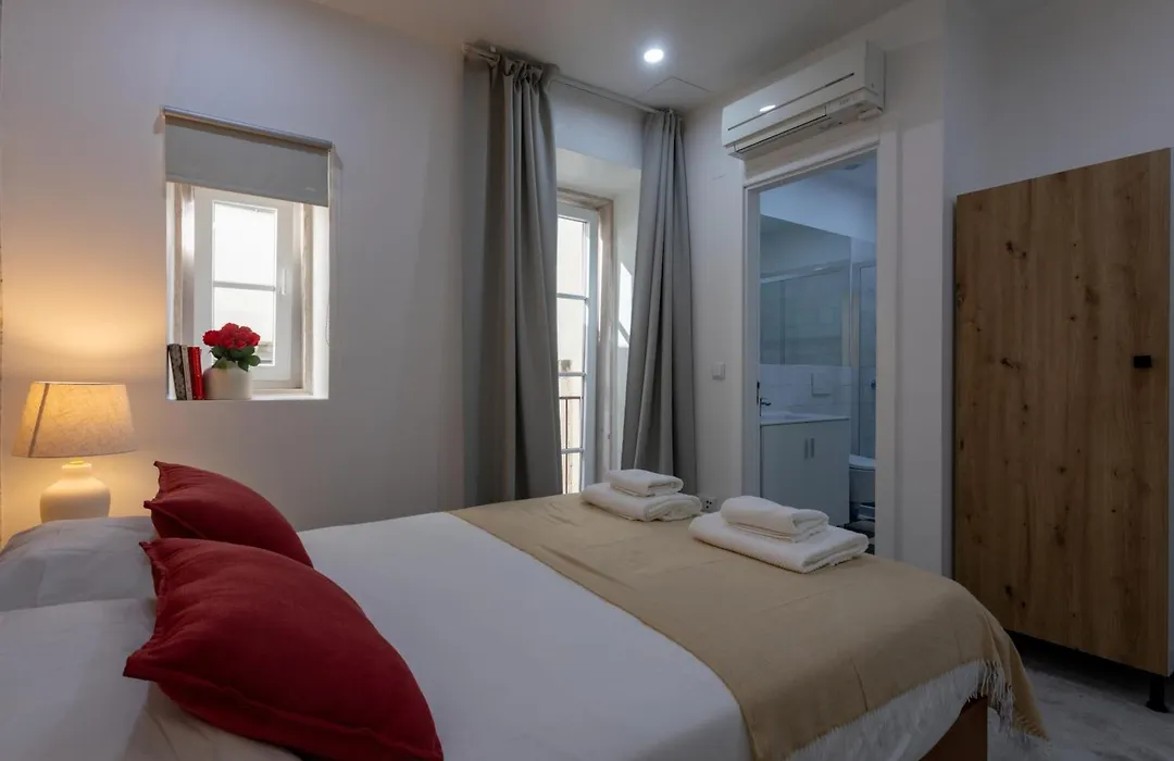Lisbon Poets Inn-1